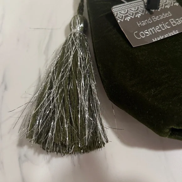 NWT velvet cosmetic bag with beaded martini design and silver tassel - Picture 3 of 6